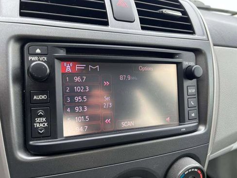 Used 2013 Toyota Corolla LE Special Edition image 34