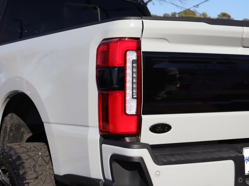 Used 2025 Ford F350 Platinum image 33