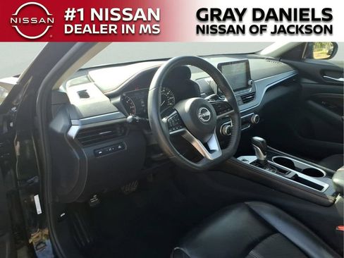 Used 2023 Nissan Altima 2.5 SR FWD image 9