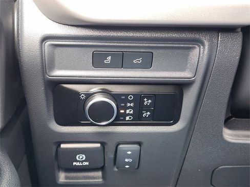 Used 2024 Ford Expedition XLT image 22