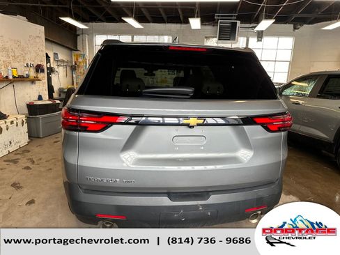 Used 2023 Chevrolet Traverse LS image 4