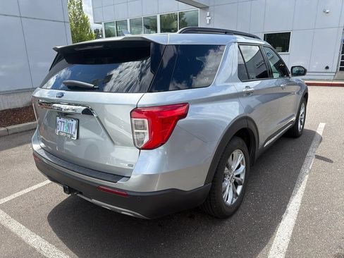 Used 2020 Ford Explorer XLT w/ Equipment Group 202A AWD/4WD image 4
