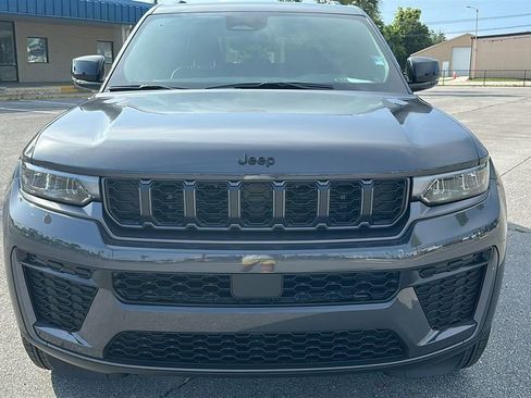 New 2026 Jeep Grand Cherokee Altitude RWD image 9