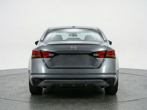 Used 2025 Nissan Altima 2.5 SV FWD image 7