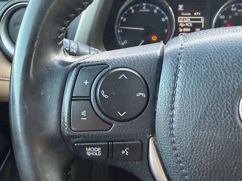 Used 2018 Toyota RAV4 Limited image 18