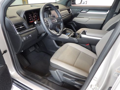 Used 2025 GMC Terrain Elevation AWD/4WD image 9