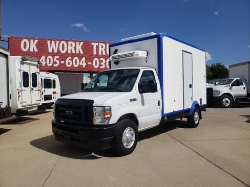 Used 2023 Ford E-350 and Econoline 350 Super Duty w/ Power Windows & Locks Group RWD image 3