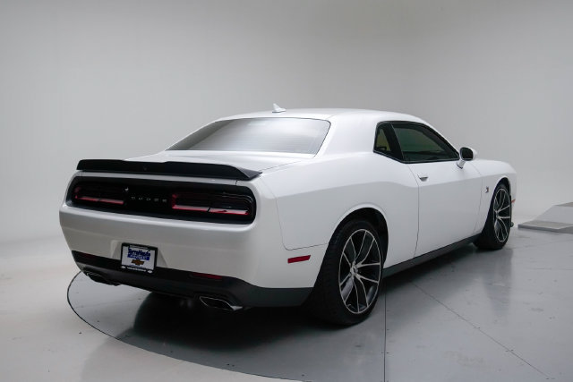 Used 2017 Dodge Challenger R/T Scat Pack w/ Leather Interior Group RWD image 6