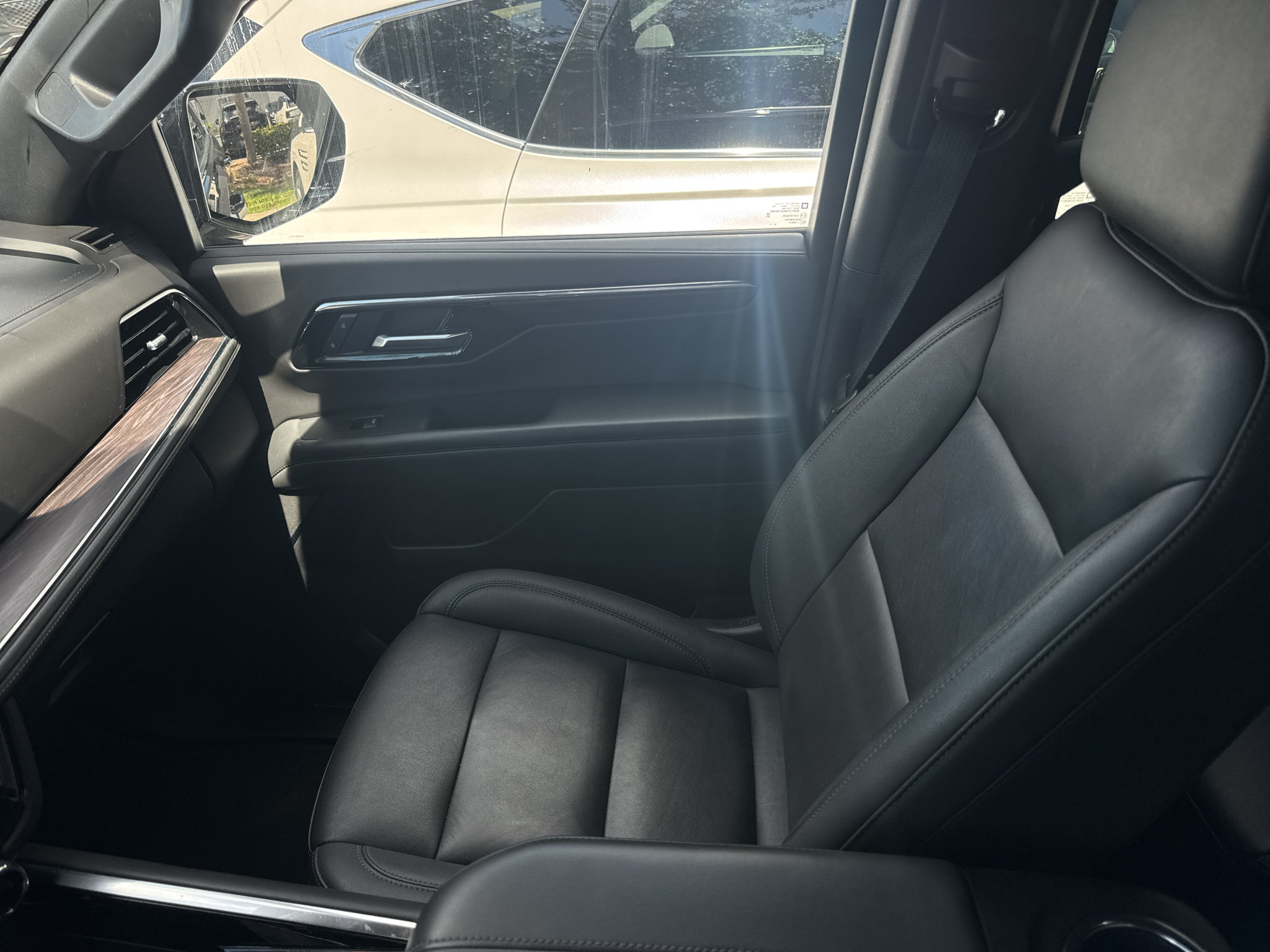 Used 2025 Chevrolet Tahoe LT RWD image 12