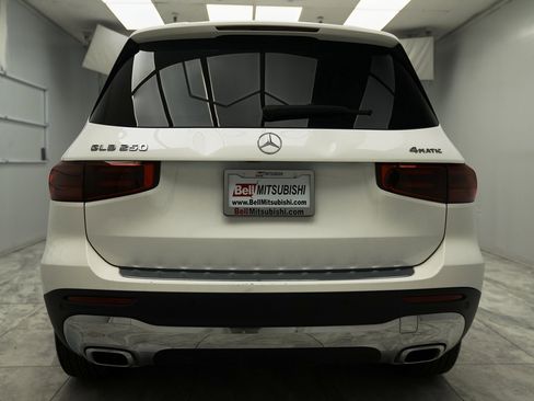 Used 2025 Mercedes-Benz GLB 250 4MATIC image 6