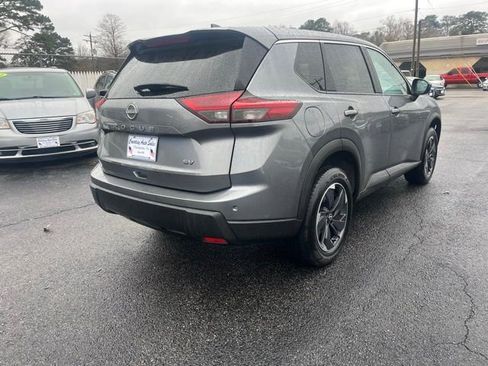 Used 2024 Nissan Rogue SV image 5