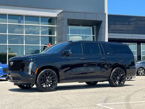 Used 2025 Cadillac Escalade ESV Sport Platinum w/ LPO, ONYX Package AWD/4WD image 8
