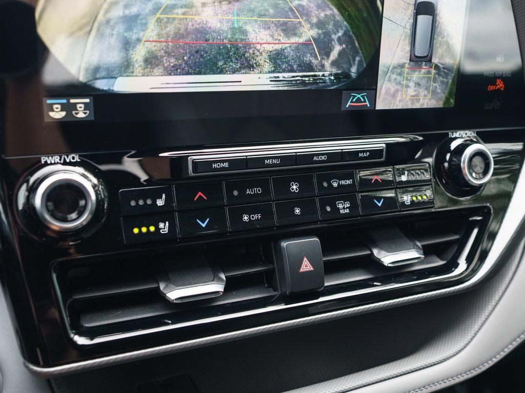 Used 2021 Toyota Highlander Platinum AWD/4WD image 32