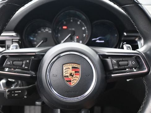 Used 2022 Porsche Macan image 20