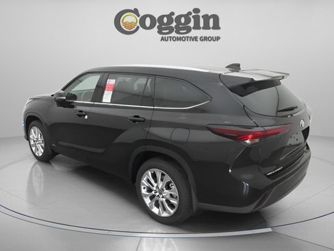 New 2026 Toyota Highlander Limited AWD/4WD image 10