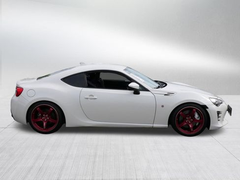 Used 2017 Toyota 86 RWD image 8