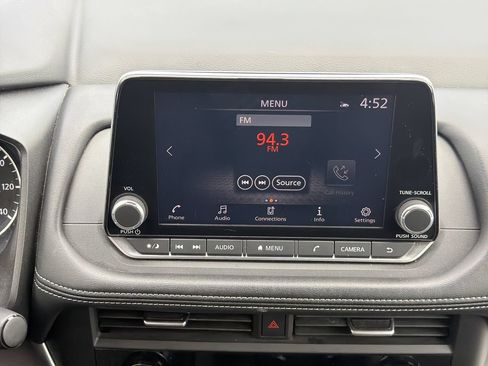 Used 2024 Nissan Rogue SV AWD/4WD image 16