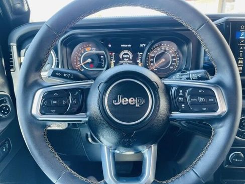 Used 2024 Jeep Wrangler Unlimited Sahara w/ Technology Group AWD/4WD image 21