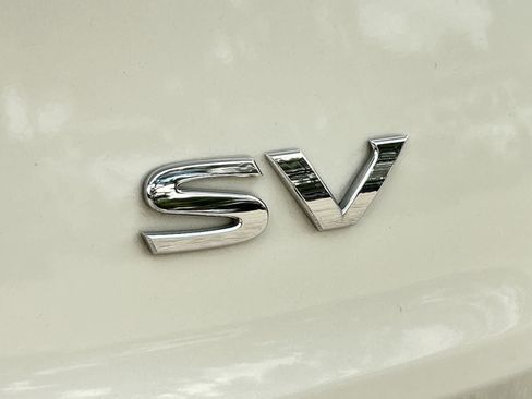 Used 2023 Nissan Rogue SV FWD image 8