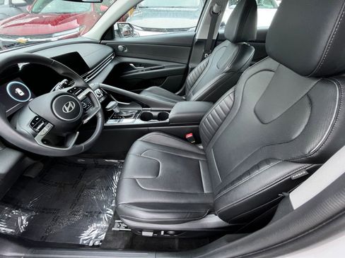 Used 2025 Hyundai Elantra Limited image 30