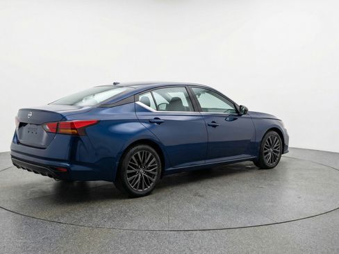 Used 2025 Nissan Altima 2.5 SV image 9