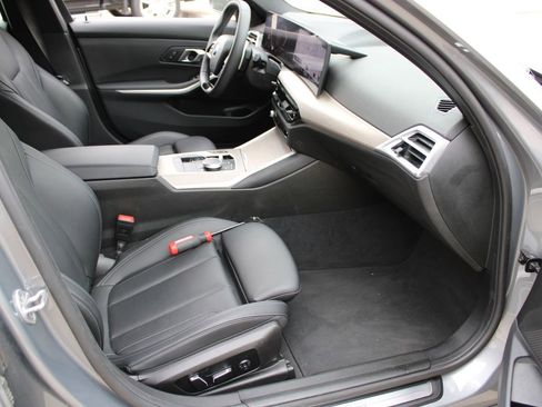 Used 2025 BMW 330i Sedan image 17