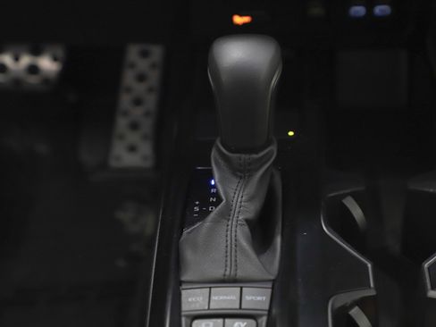 Used 2025 Toyota Camry SE w/ Multimedia Upgrade Package image 18