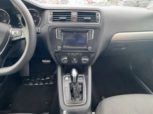 Used 2016 Volkswagen Jetta SE FWD image 12