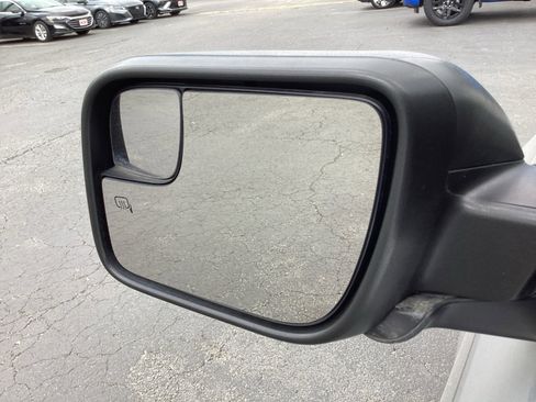 Used 2019 Ford Explorer XLT image 31