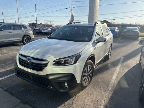 Used 2021 Subaru Outback Premium image 7