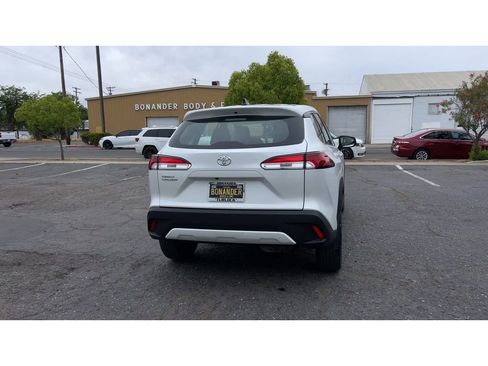 Used 2024 Toyota Corolla Cross L image 2