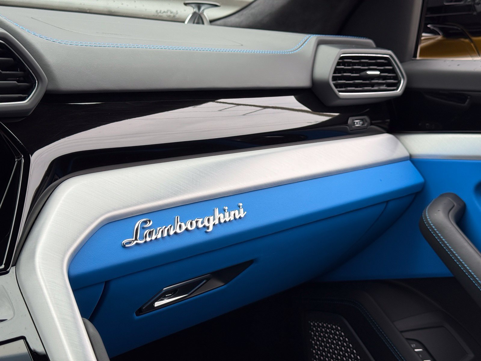 Used 2021 Lamborghini Urus AWD/4WD image 56