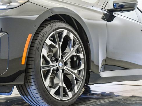 Used 2025 BMW 230i Coupe w/ Convenience Package image 10