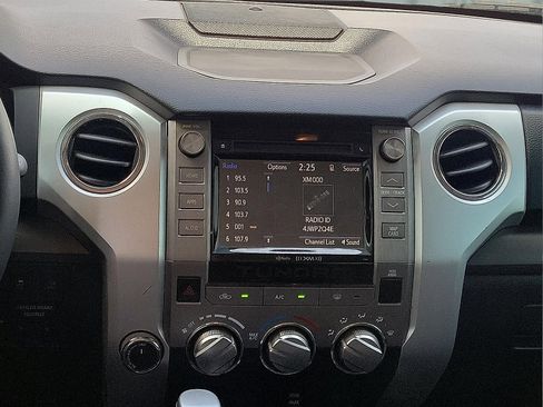 Used 2019 Toyota Tundra SR5 w/ SR5 Upgrade Package AWD/4WD image 10