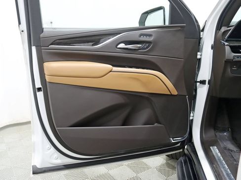 Used 2021 Cadillac Escalade Premium Luxury AWD/4WD image 31