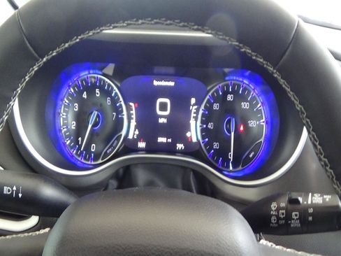 Used 2025 Chrysler Pacifica Select FWD image 24