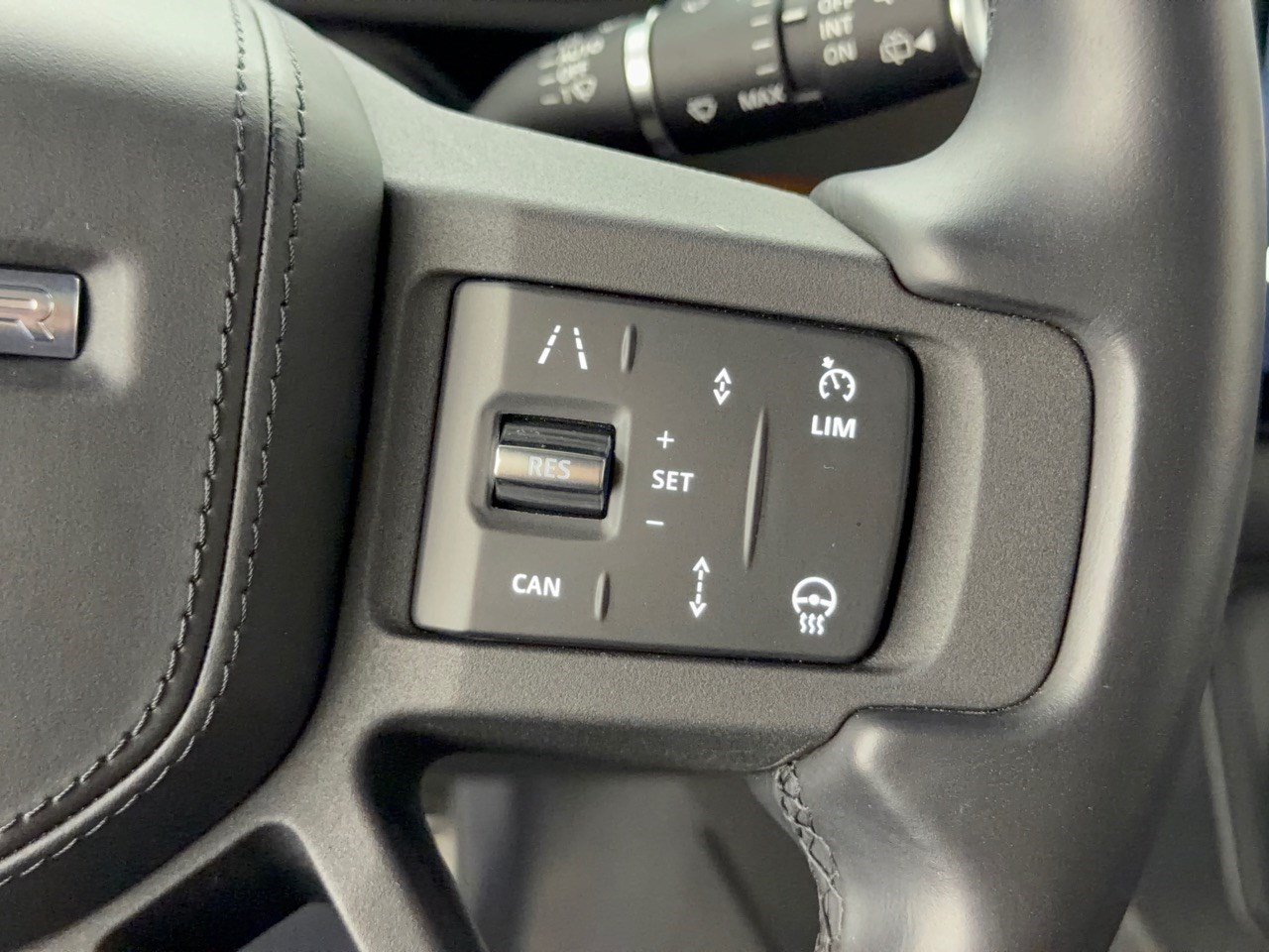 Used 2025 Land Rover Defender 130 X AWD/4WD image 19