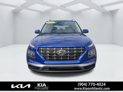 Used 2025 Hyundai Venue SEL image 8
