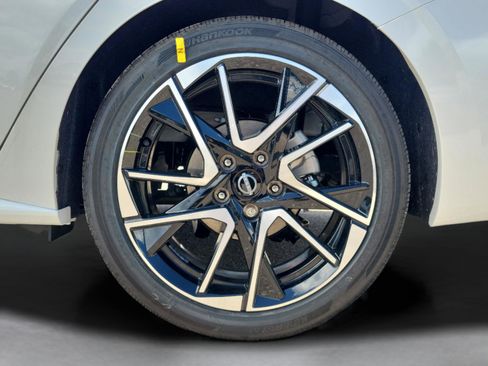 New 2025 Nissan Sentra SR image 6