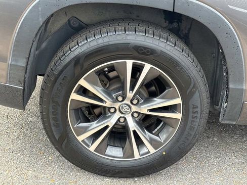 Used 2016 Toyota Highlander XLE image 5