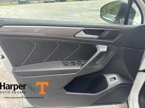 Used 2022 Volkswagen Tiguan SE R-Line image 19
