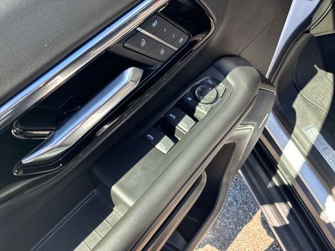 Used 2025 Chevrolet Tahoe LT w/ Advanced Technology Package AWD/4WD image 11