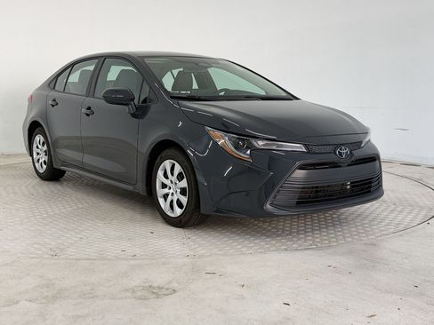 Used 2025 Toyota Corolla LE FWD image 7