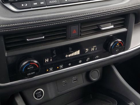 Used 2023 Nissan Rogue SV image 19