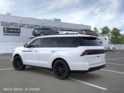 New 2026 Lincoln Navigator Reserve w/ Jet Appearance Package AWD/4WD image 4