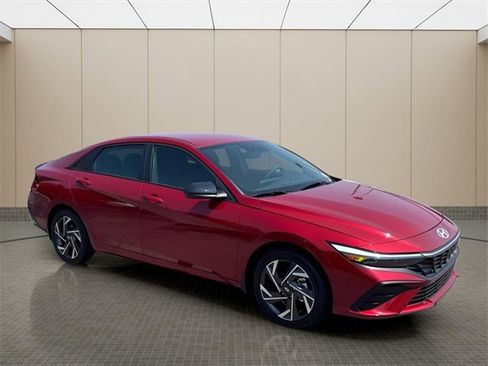 New 2025 Hyundai Elantra SEL image 2