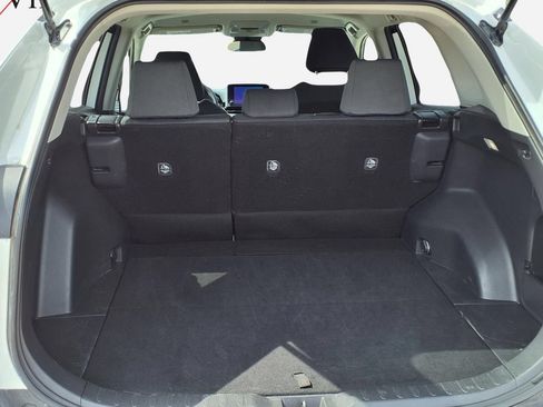 Used 2025 Toyota RAV4 XLE AWD/4WD image 5
