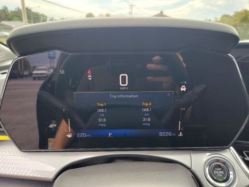 Used 2024 Chevrolet Trax LT w/ Sunroof Package image 13