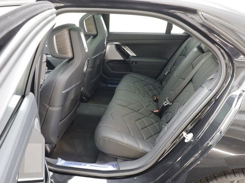 New 2026 BMW i7 xDrive60 w/ Premium Package image 16