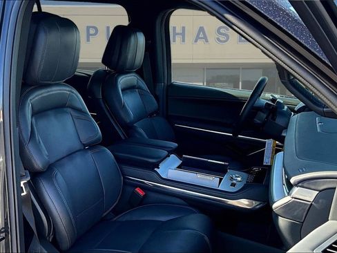 New 2026 Lincoln Navigator Reserve w/ Jet Appearance Package image 10